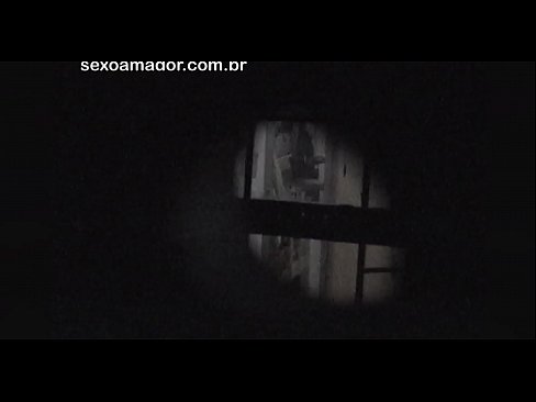 ❤️ Blondie filmohet fshehurazi nga një soditës i lagjes i fshehur pas tullave të zbrazëta ❌ Pornografi cilësore në sq.xxxomg.ru ❌️